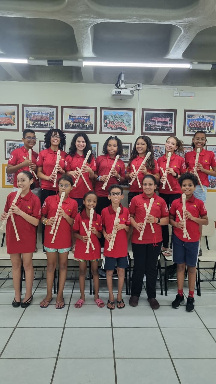 Alunos em aula de música